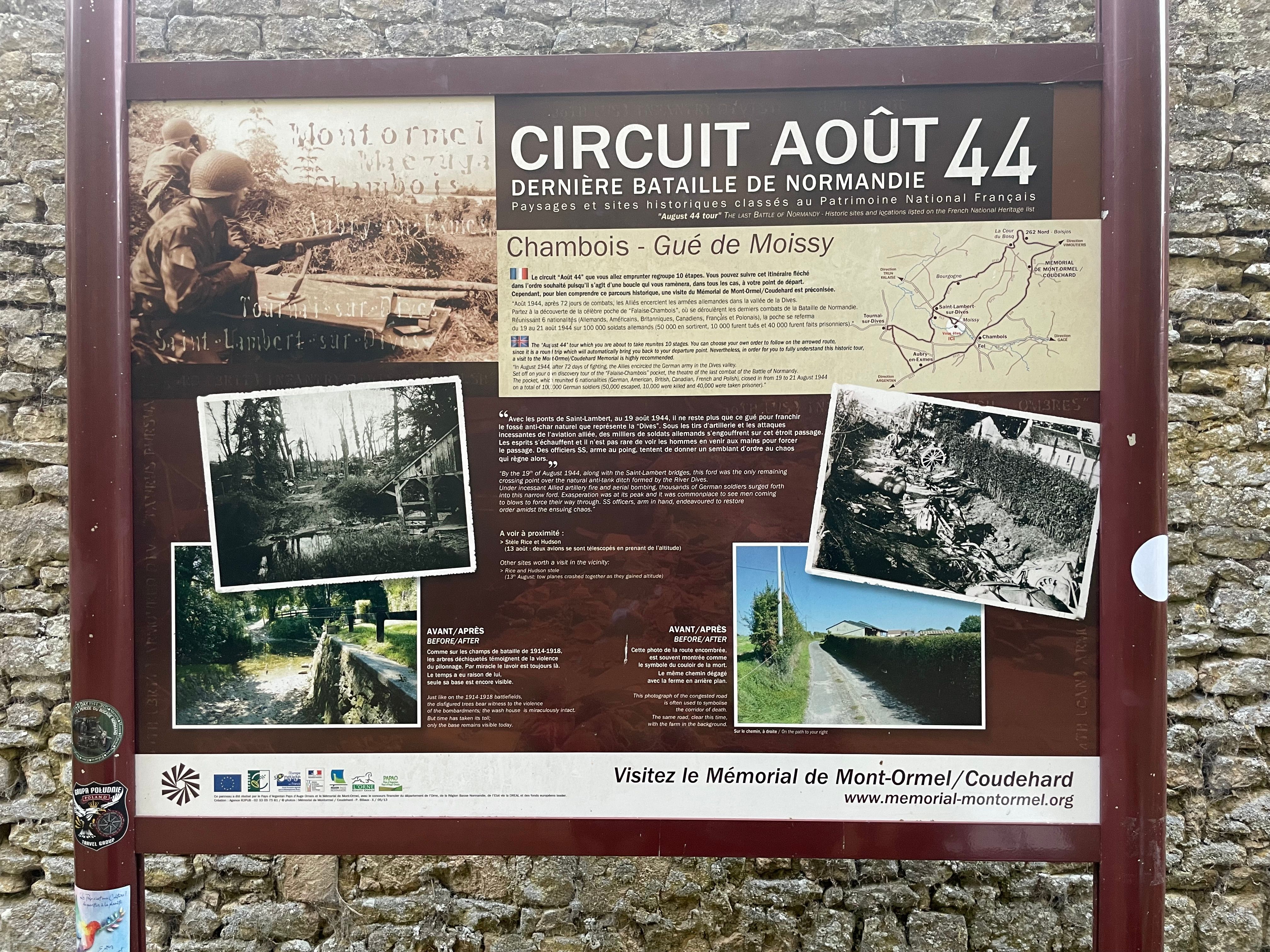 Panneau informatif sur l'histoire du Couloir de la Mort et plus précisément sur le gué. On y voit notamment des photos d'époque en vis à vis de photos actuelles, permettant de se rendre compte de l'intensité du carnage
